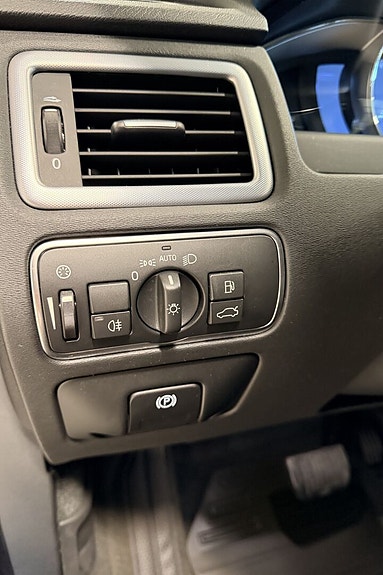 Volvo XC70 12 of 28