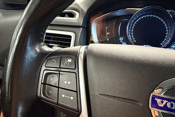 Volvo XC70 14 of 28