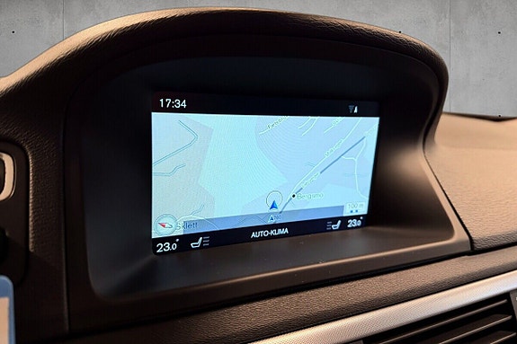 Volvo XC70 18 of 28