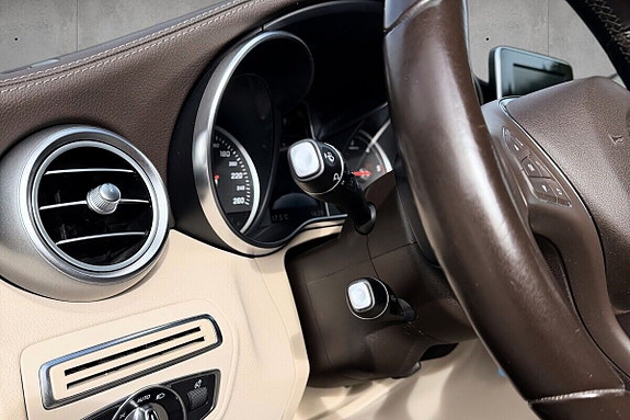 Mercedes-Benz 250 12 of 25