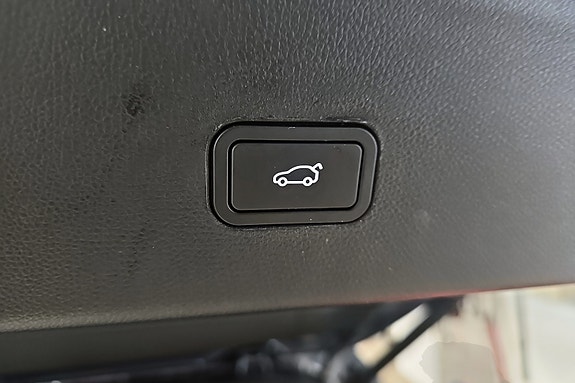 XPeng G9 14 of 30