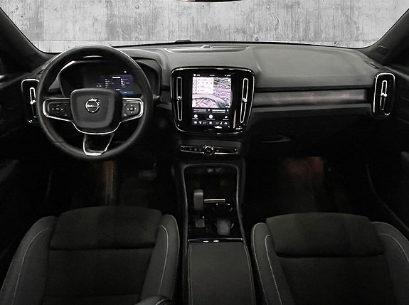 Volvo XC40 7 of 18