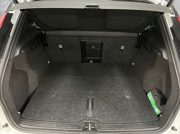 Volvo XC40 15 of 18