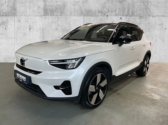 Volvo XC40 3 of 18