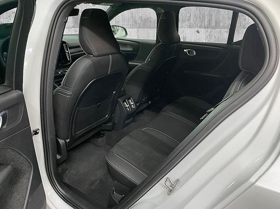 Volvo XC40 9 of 18