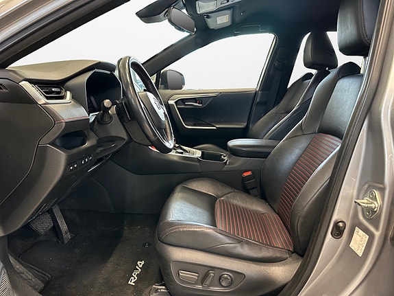 Toyota RAV4 Plug-in Hybrid 9 of 30