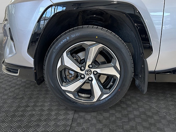 Toyota RAV4 Plug-in Hybrid 14 of 30
