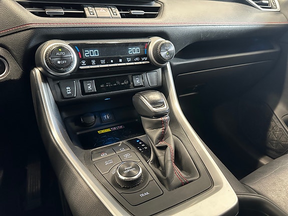 Toyota RAV4 Plug-in Hybrid 27 of 30