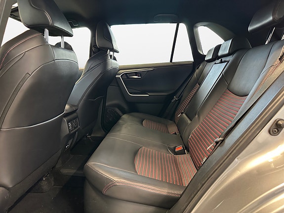 Toyota RAV4 Plug-in Hybrid 13 of 30