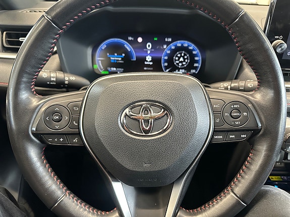 Toyota RAV4 Plug-in Hybrid 25 of 30