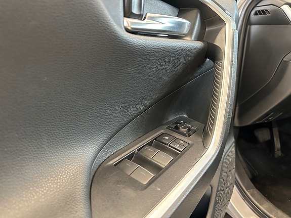 Toyota RAV4 Plug-in Hybrid 21 of 30