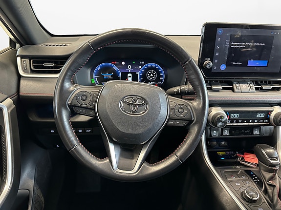 Toyota RAV4 Plug-in Hybrid 12 of 30