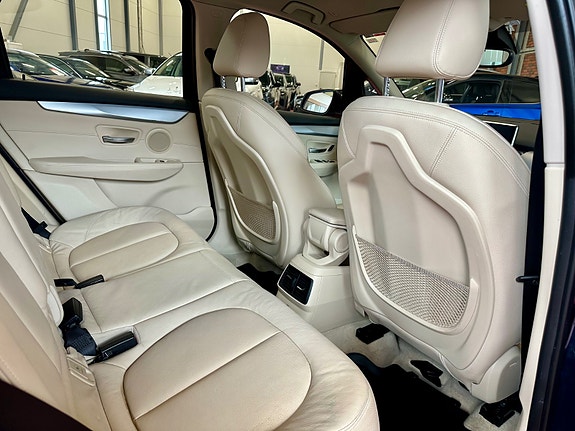 BMW 225xe 18 of 30