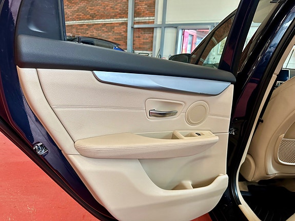 BMW 225xe 16 of 30