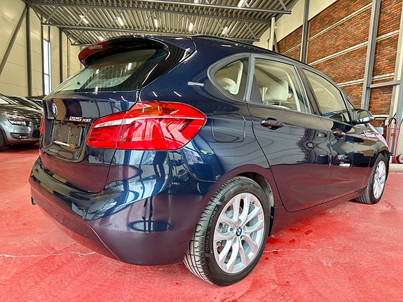 BMW 225xe 4 of 30