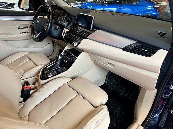 BMW 225xe 12 of 30