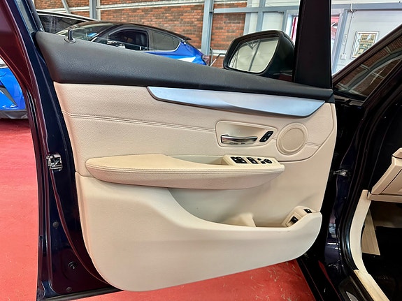 BMW 225xe 10 of 30