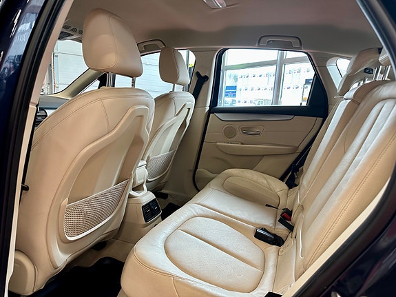 BMW 225xe 15 of 30
