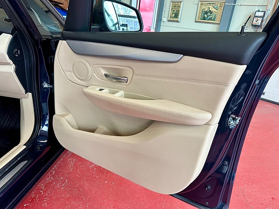 BMW 225xe 14 of 30