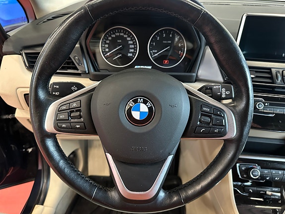 BMW 225xe 26 of 30