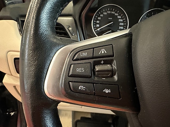 BMW 225xe 27 of 30