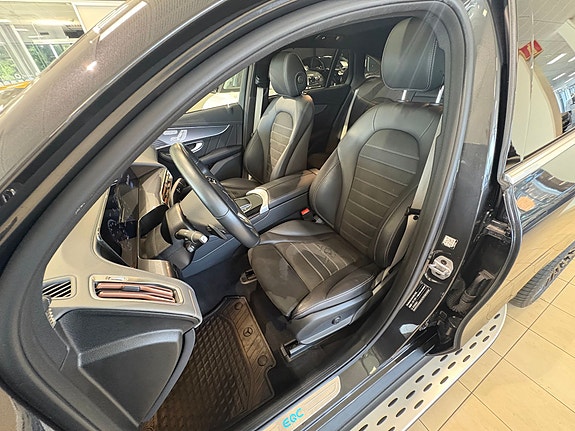 Mercedes-Benz EQC400 11 of 28