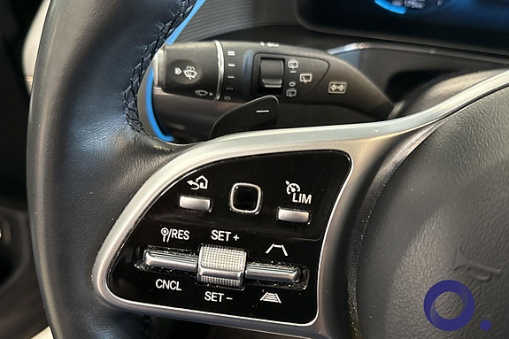Mercedes-Benz EQC400 21 of 28
