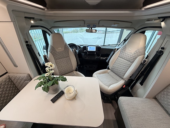 Adria MATRIX SUPREME 670SC // Automat // HPC hydrauliske støttebein // ALDE // El. senkeseng // Kun 10.000 km // 160 HK // 11 of 30