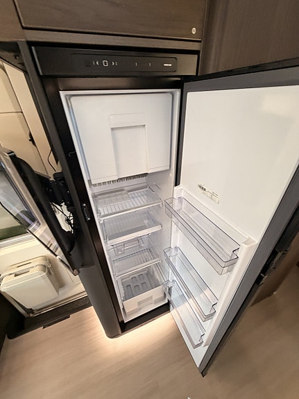 Adria MATRIX SUPREME 670SC // Automat // HPC hydrauliske støttebein // ALDE // El. senkeseng // Kun 10.000 km // 160 HK // 23 of 30
