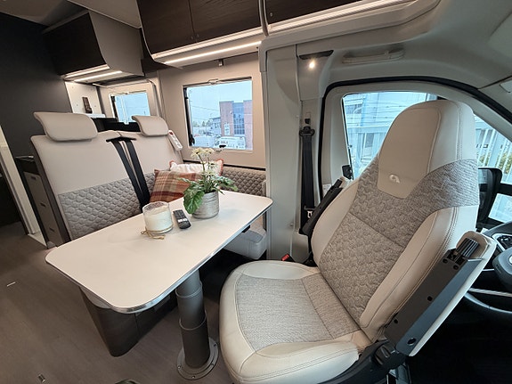 Adria MATRIX SUPREME 670SC // Automat // HPC hydrauliske støttebein // ALDE // El. senkeseng // Kun 10.000 km // 160 HK // 12 of 30