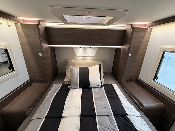 Adria MATRIX SUPREME 670SC // Automat // HPC hydrauliske støttebein // ALDE // El. senkeseng // Kun 10.000 km // 160 HK // 26 of 30