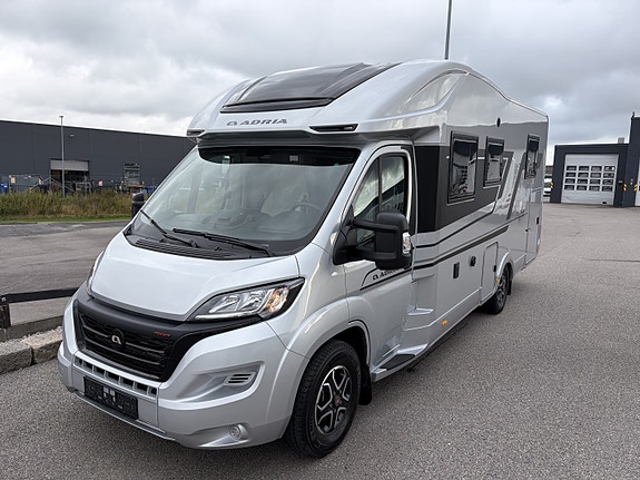 Adria MATRIX SUPREME 670SC // Automat // HPC hydrauliske støttebein // ALDE // El. senkeseng // Kun 10.000 km // 160 HK // 2 of 30