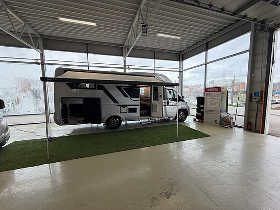 Adria MATRIX SUPREME 670SC // Automat // HPC hydrauliske støttebein // ALDE // El. senkeseng // Kun 10.000 km // 160 HK // 8 of 30