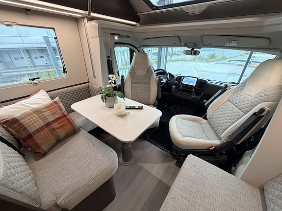 Adria MATRIX SUPREME 670SC // Automat // HPC hydrauliske støttebein // ALDE // El. senkeseng // Kun 10.000 km // 160 HK // 10 of 30