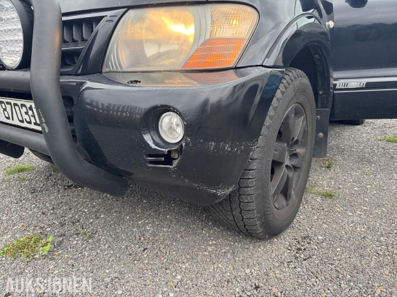 Mitsubishi Pajero 6 of 17