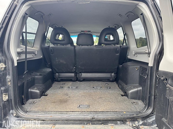 Mitsubishi Pajero 16 of 17
