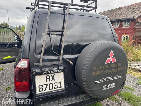 Mitsubishi Pajero 5 of 17