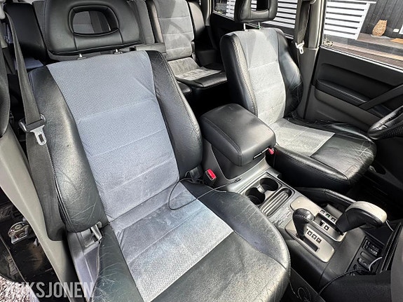 Mitsubishi Pajero 12 of 17