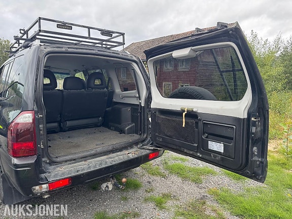 Mitsubishi Pajero 17 of 17
