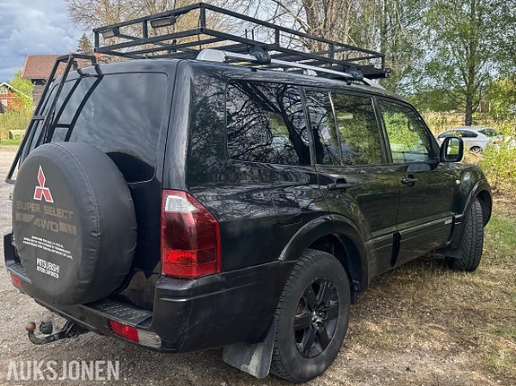 Mitsubishi Pajero 3 of 17