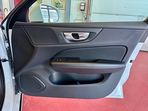 Volvo V60 15 of 30