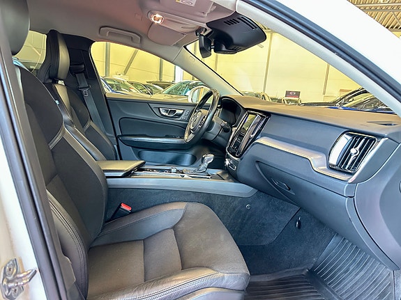 Volvo V60 12 of 30
