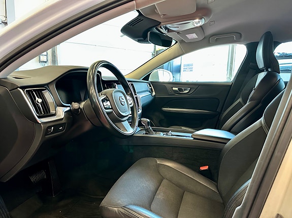 Volvo V60 8 of 30