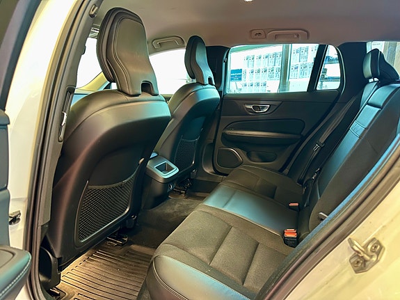 Volvo V60 16 of 30