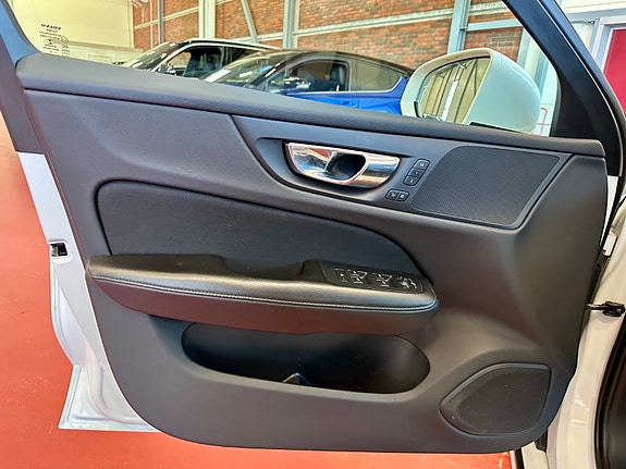 Volvo V60 11 of 30
