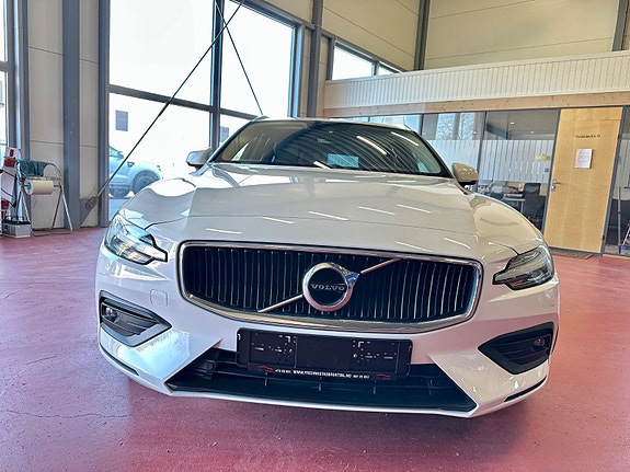 Volvo V60 2 of 30