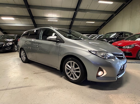 Toyota Auris 6 of 16