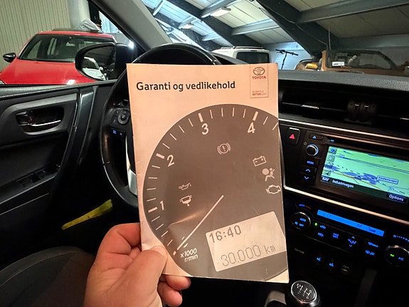 Toyota Auris 13 of 16