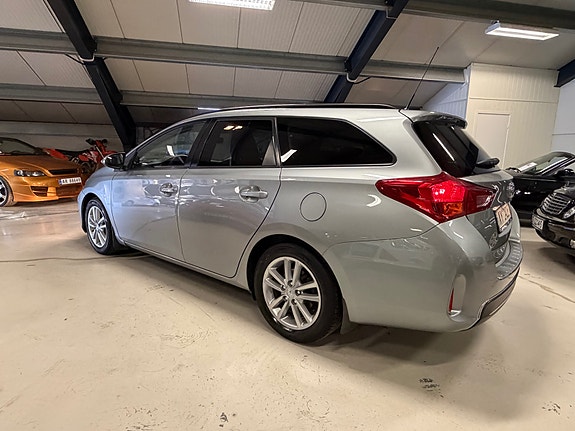 Toyota Auris 3 of 16