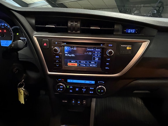 Toyota Auris 9 of 16